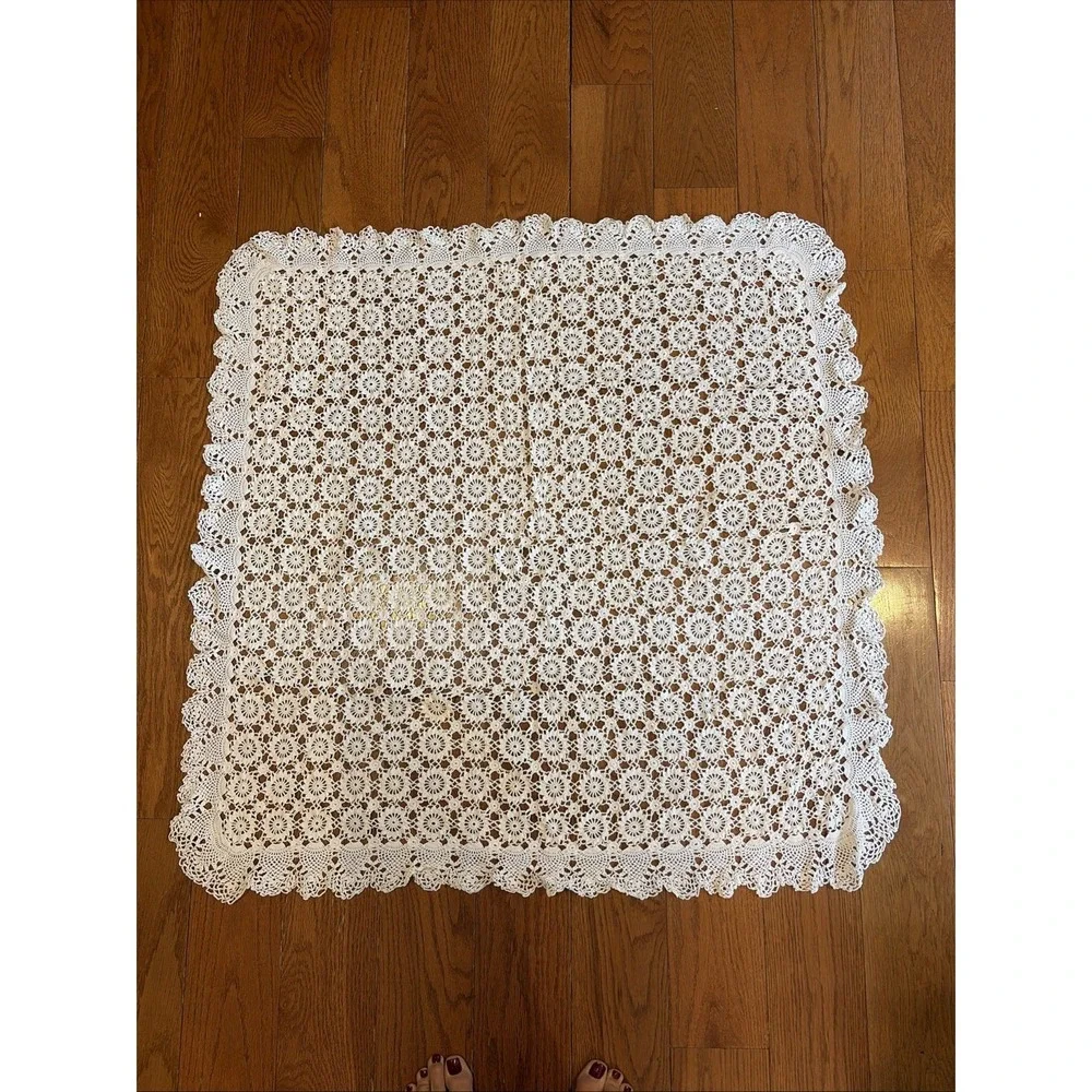 Vintage Handmade Crochet Tablecloth Daisy Wheel Pattern Cream 36x36 Scallop